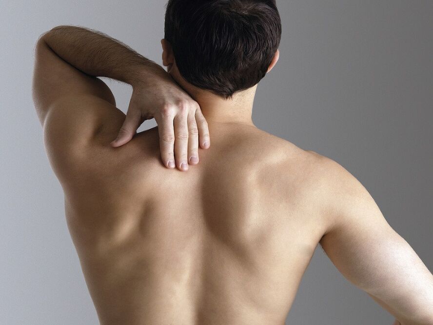 pain under the left shoulder from behind from the back photo 5