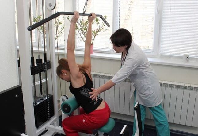 Exercise on a simulator for shoulder arthrosis