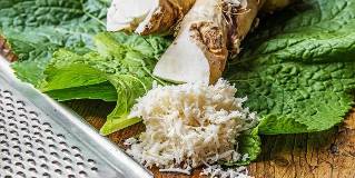 Grated horseradish root for healing compress