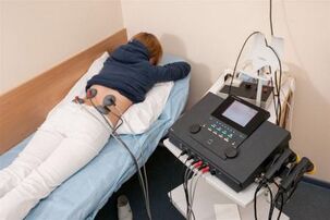 Electrophoresis to treat lower back pain and relieve the inflammatory process